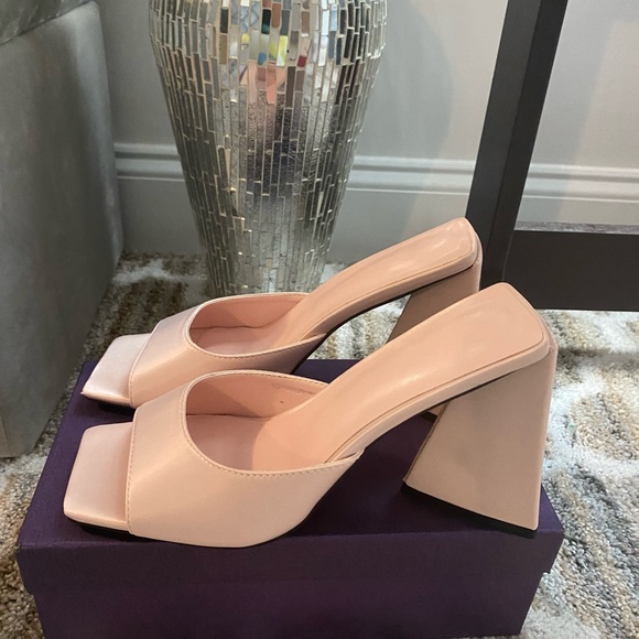 Heels - Picture 2 of 4